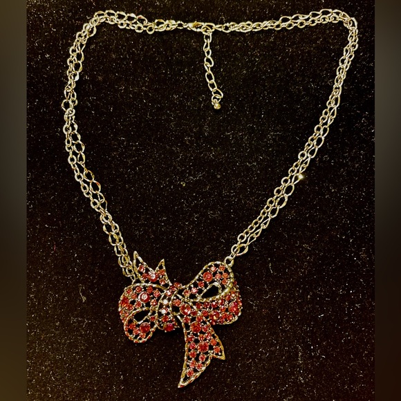 Vintage red rhinestone bow necklace ￼ - Picture 3 of 3